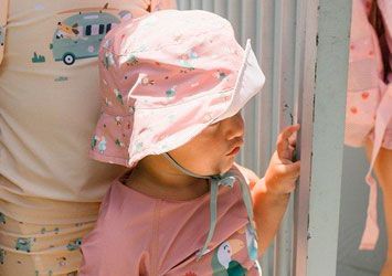 Gorritos e Camisetas para a Praia